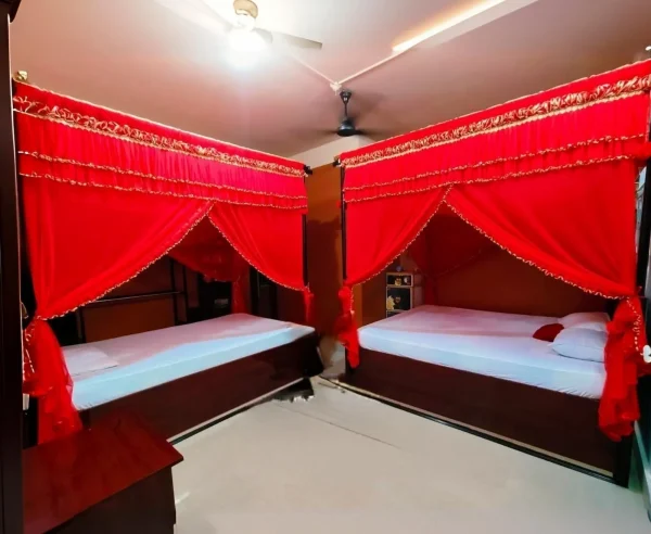 Crimson red daily use mosquito net-large size